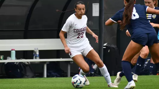 Rajanah Reed dribbles against UCSD, Sept. 8, 2024