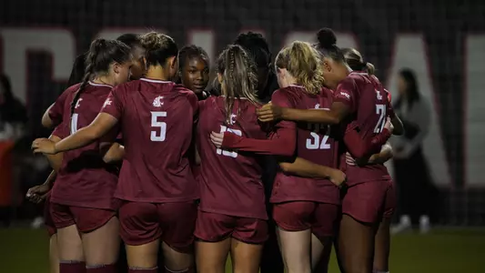 WSU soccer huddles before facing Seattle U, Sept. 24