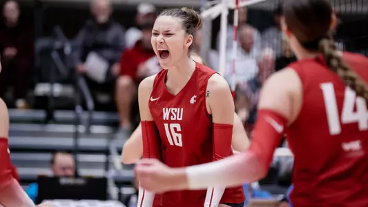 25_10_18 WSU VB Lucie Blazkova celebrates point against LMU