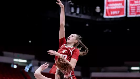 25_10_26 WSU WBB Alex Covill takes a mid-range shot vs. Eastern Oregon