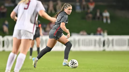 Maizy Kluksdal dribbles against Santa Clara, Sept. 27, 2025