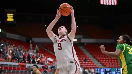 25_11_19 WSU WBB Tanja Valancic going up for a shot against Oregon