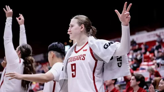25_11_3 WSU WBB Tanja Valancic celebrates with the bench against Idaho