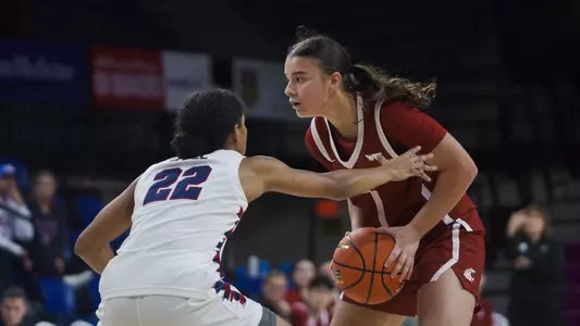 25_12_19 WSU WBB Malvina Haviri scans the court on offense at Penn