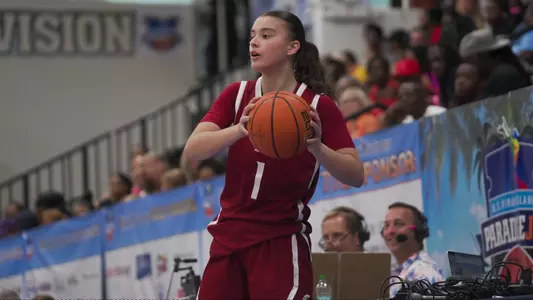 25_11_29 WSU WBB Malvina Haziri looks to pass against LSU