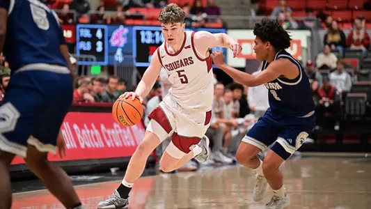 Tomas Thrastarson drives against Nevada, Dec. 7, 2025