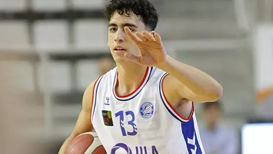 Adria Rodriguez directs Alicante teammates