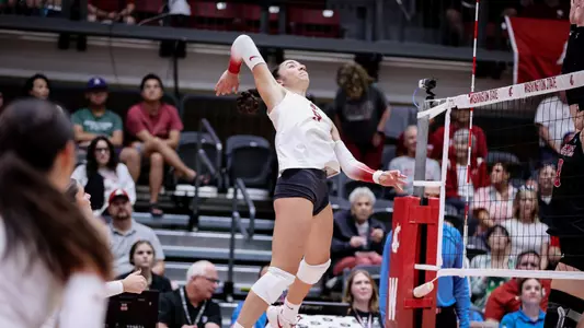 25_9_17 WSU VB vs. EWU - Melina Christodoulou goes up for the attack