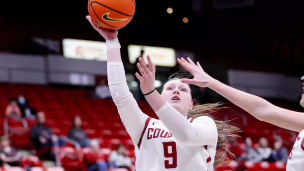 26_2_12 WSU WBB Tanja Valancic goes up for a layup against Portland