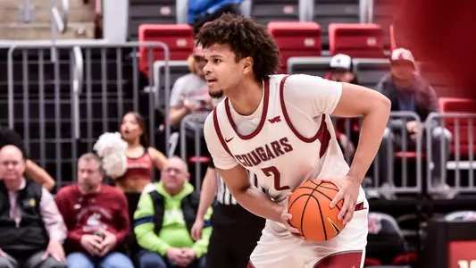 Eemeli Yalaho surveys the court against Seattle U, Jan. 28, 2026