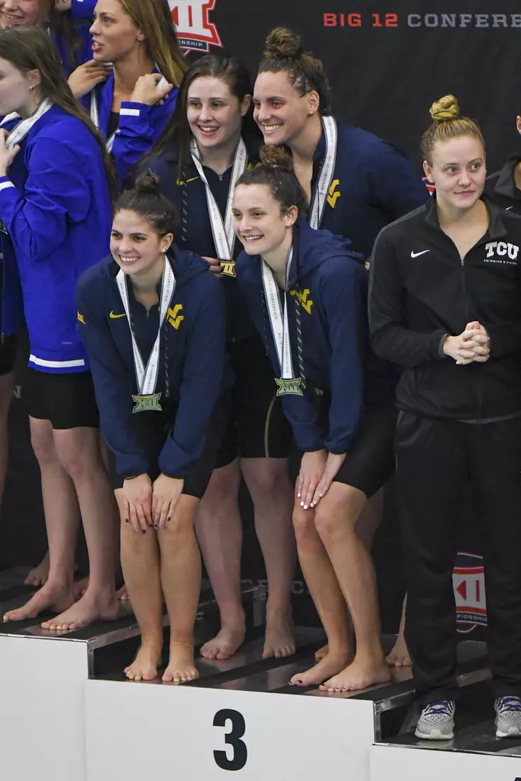 The third place women's 400 yard freestyle team.