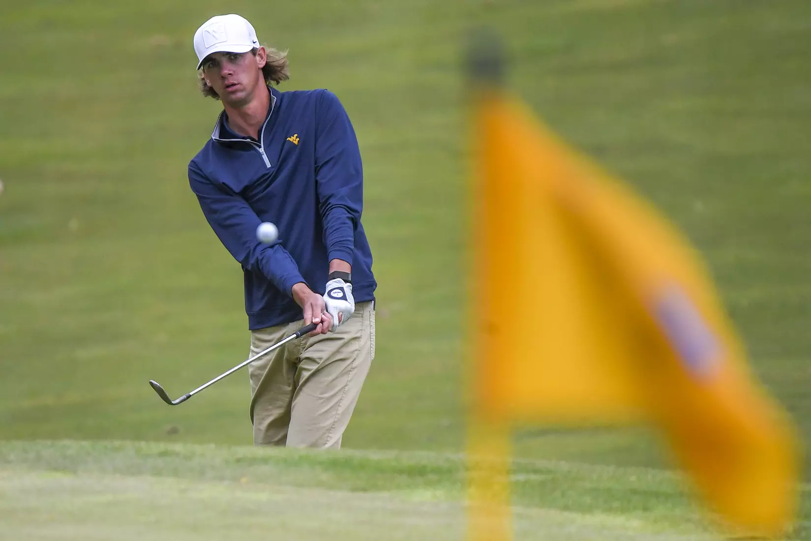Mark Goetz chips his third shot on nine.