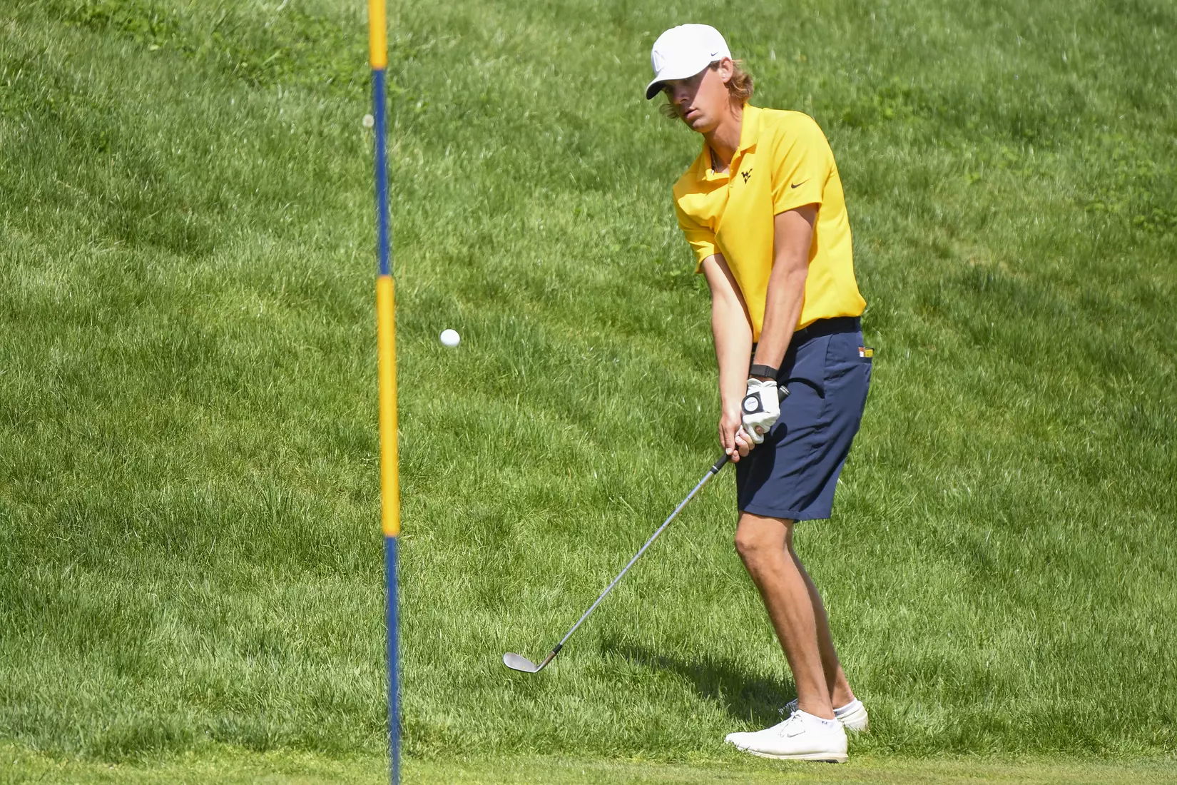 Individual medalist Mark Goetz chips to the green.