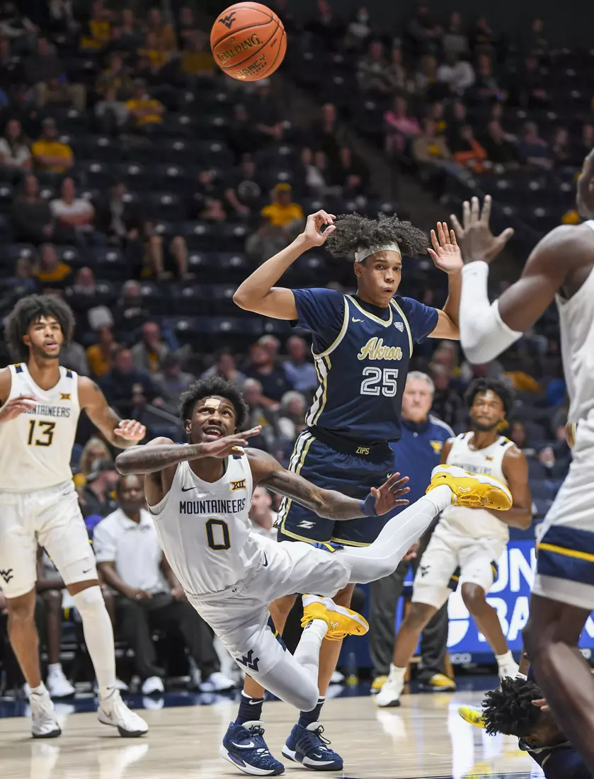 Kedrian Johnson shoots.