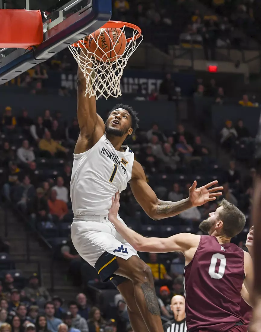 Pauly Paulicap slams.