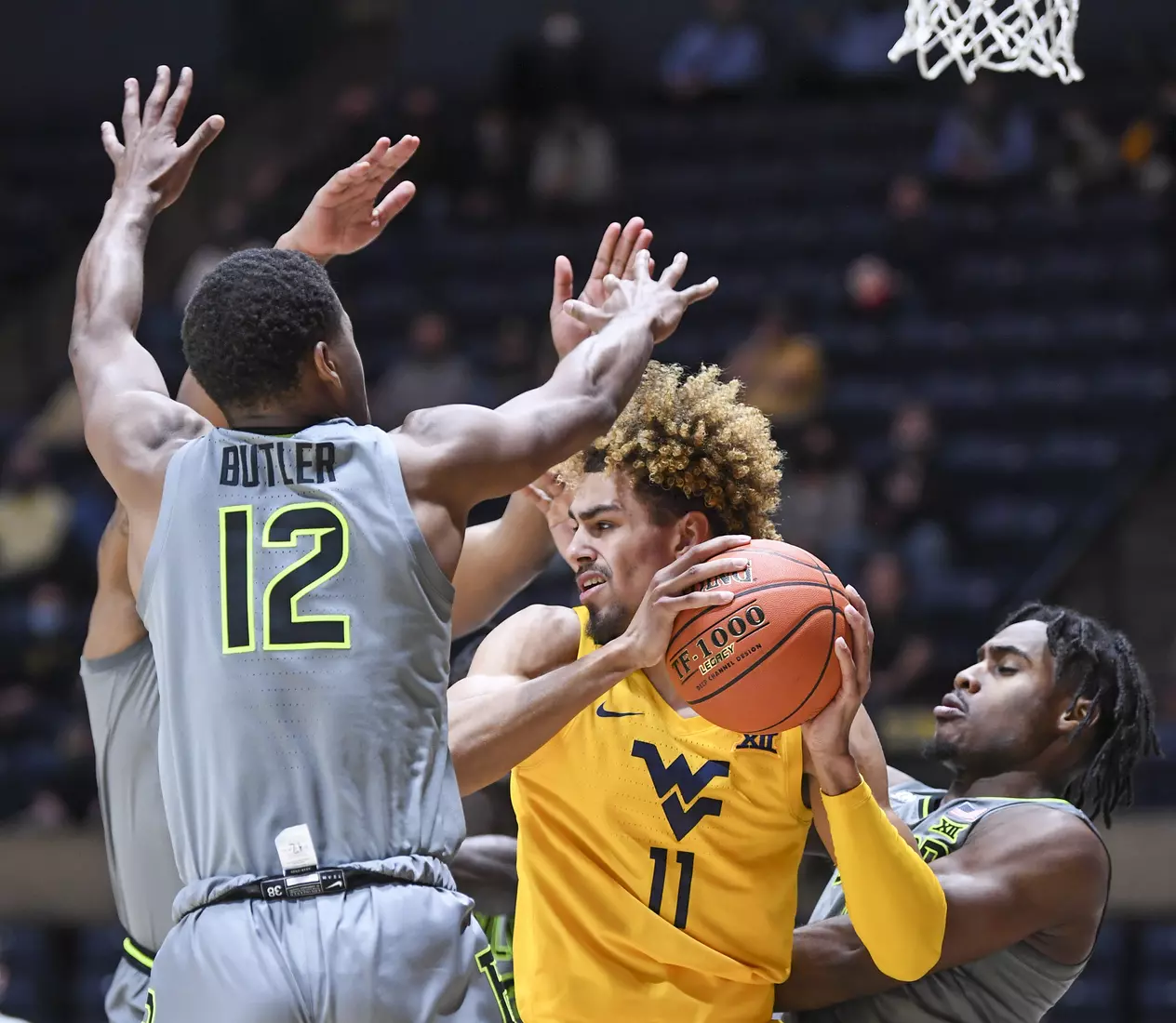 Emmitt Matthews Jr in the paint.