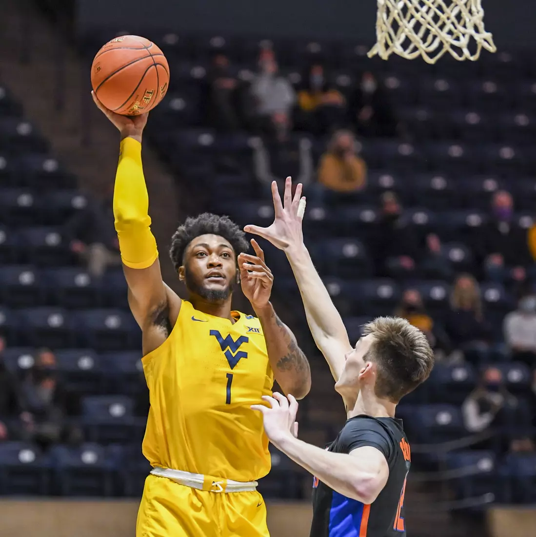 Derek Culver scores two points.