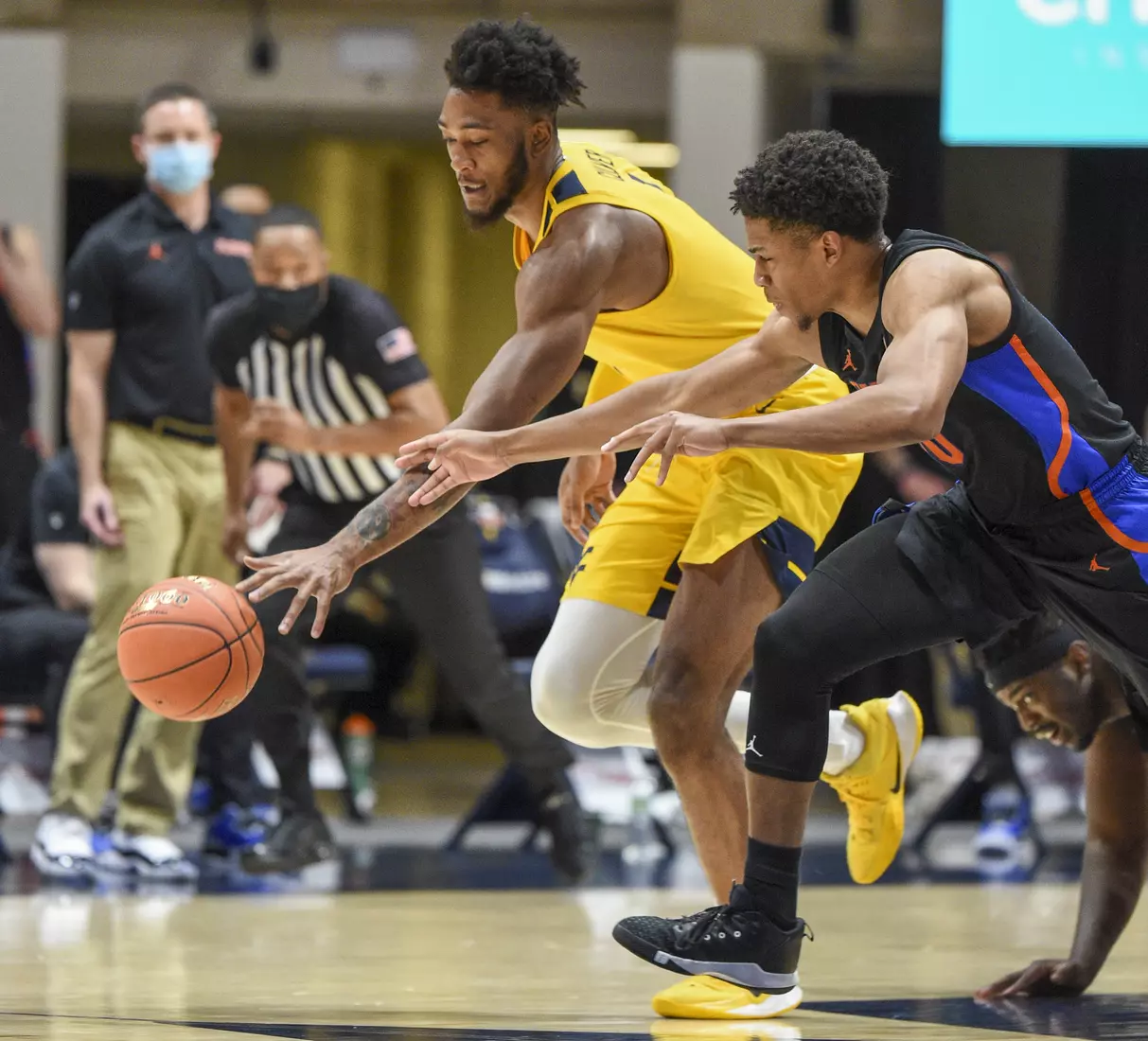 Derek Culver gets the steal.