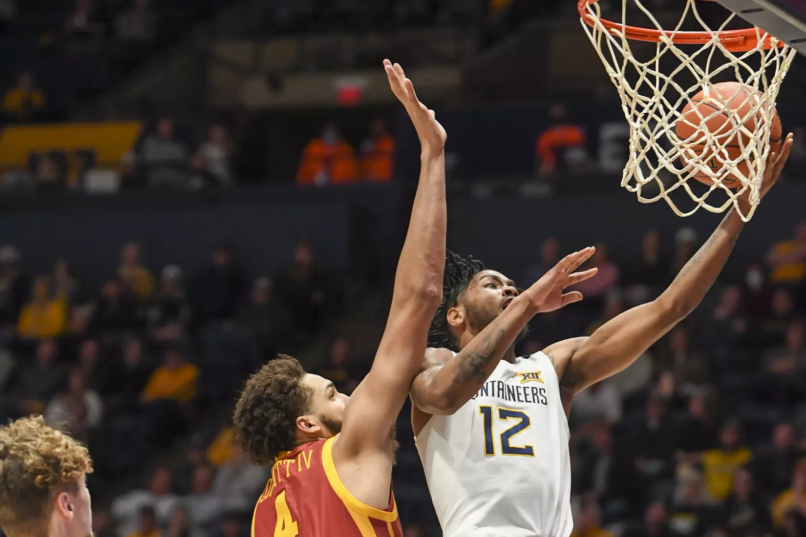 Jordan McCabe scores the Mountaineers' first basket.