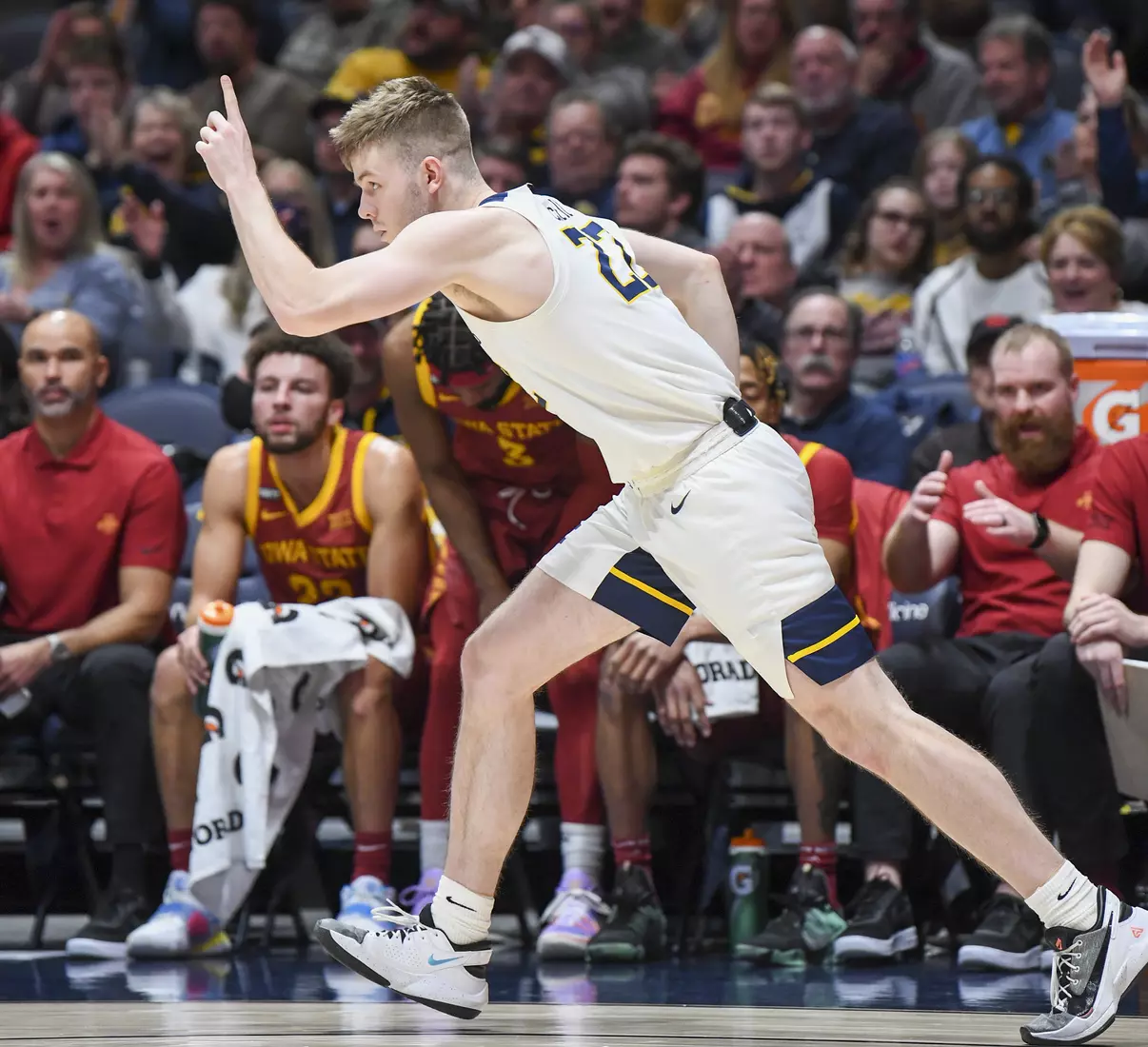 Emmitt Matthews Jr. passes in the paint.