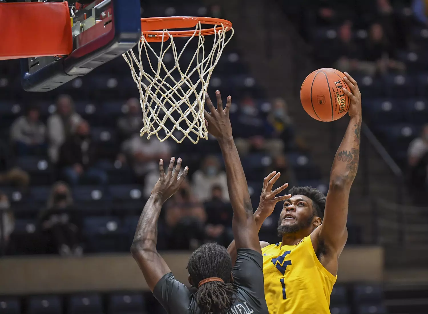 Derek Culver shoots.
