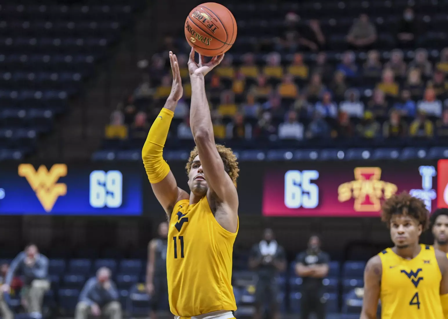 Emmitt Matthew Jr. seals the game with a free throw.