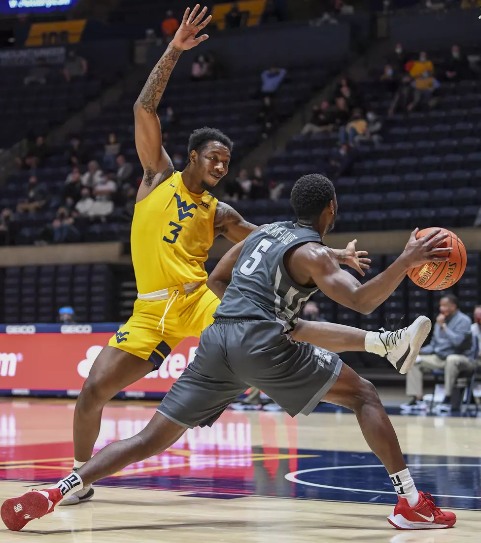 Gabe Osabuohien applies pressure.