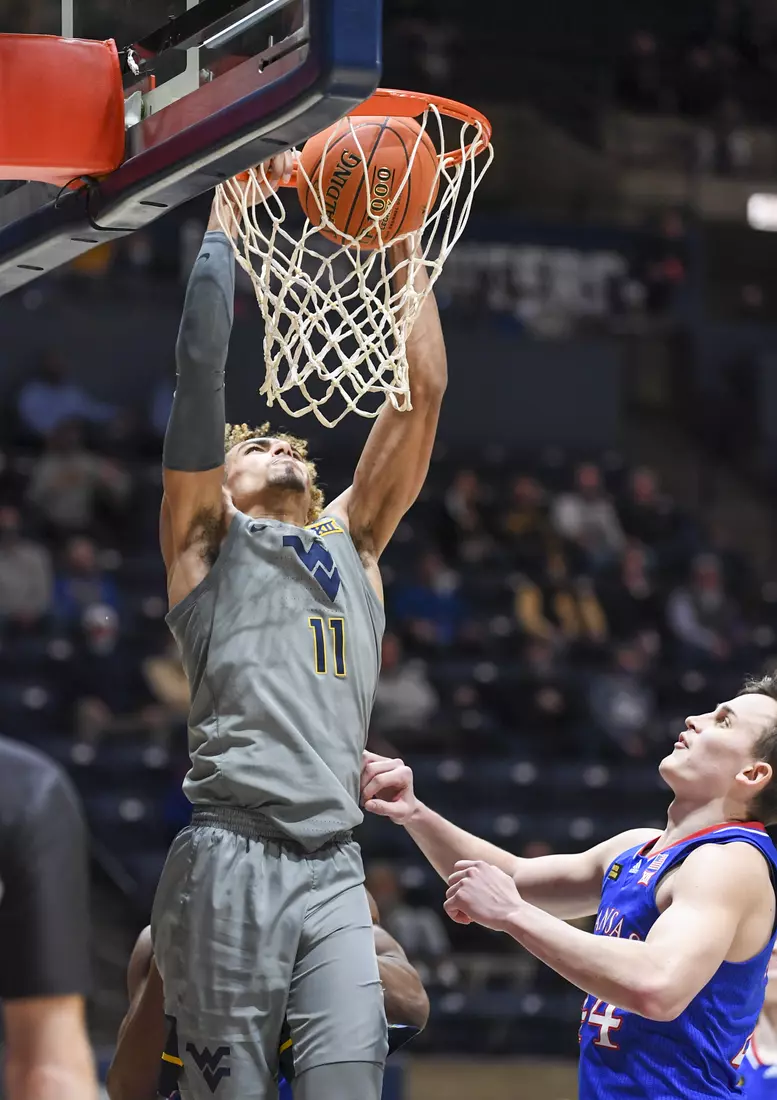 Emmitt Matthews Jr. dunks.