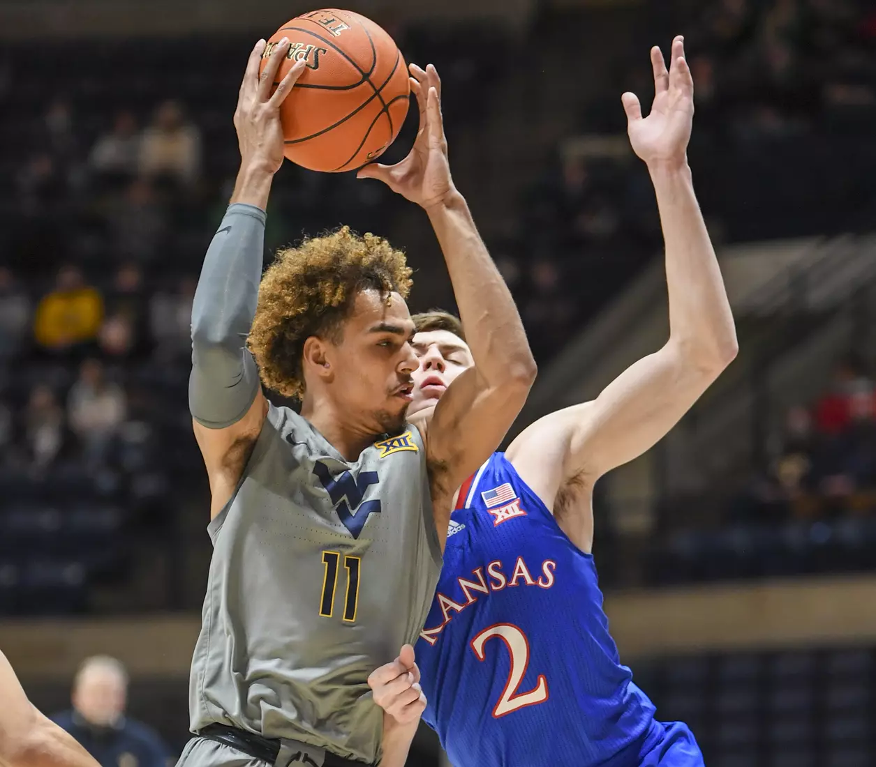 Emmitt Matthews Jr.drives the lane.