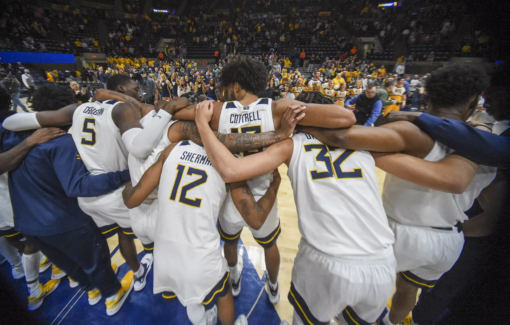 The Mountaineers celebrate the win.