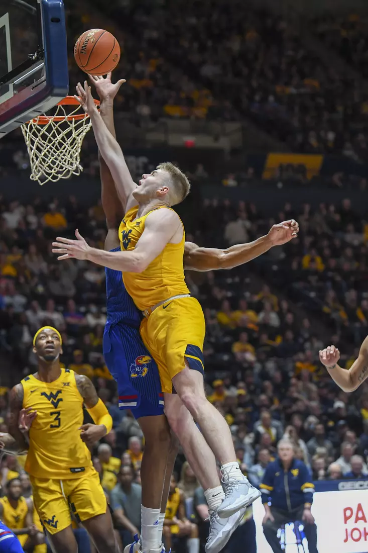 Sean McNeil shoots.
