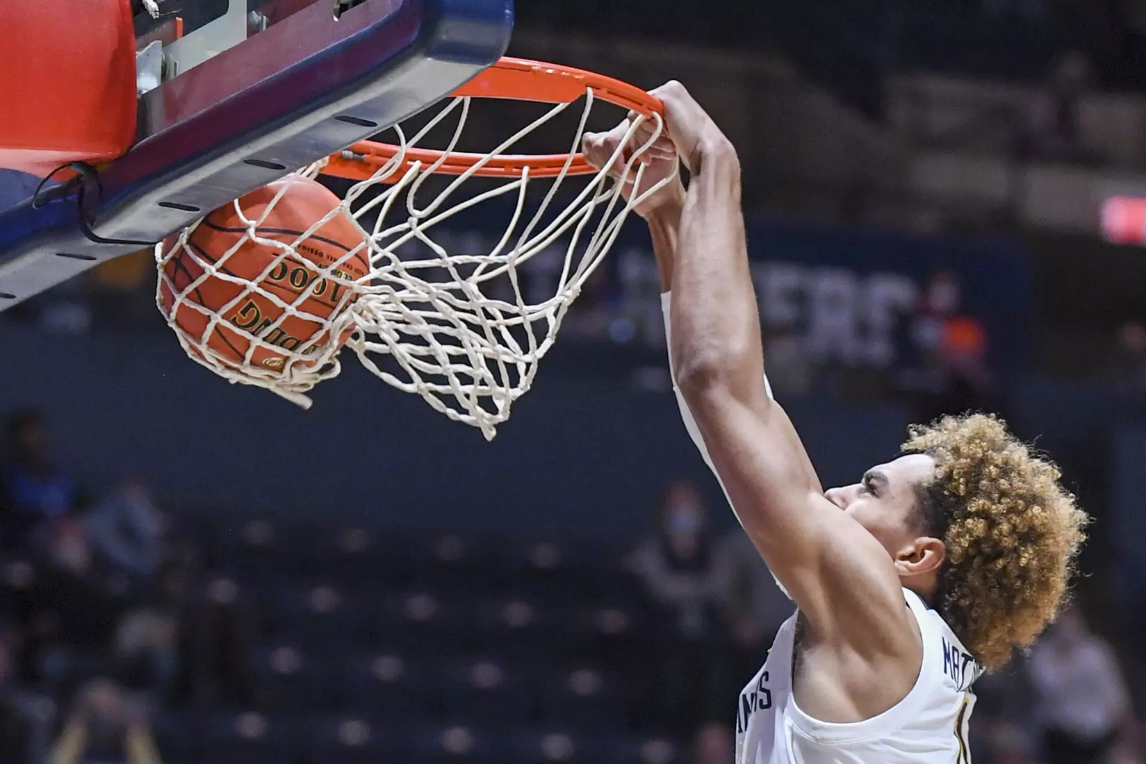 Emmitt Matthews Jr. dunks.
