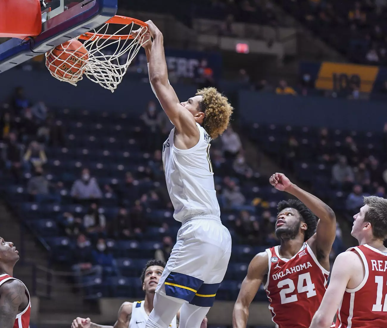 Emmitt Matthews Jr. dunks.