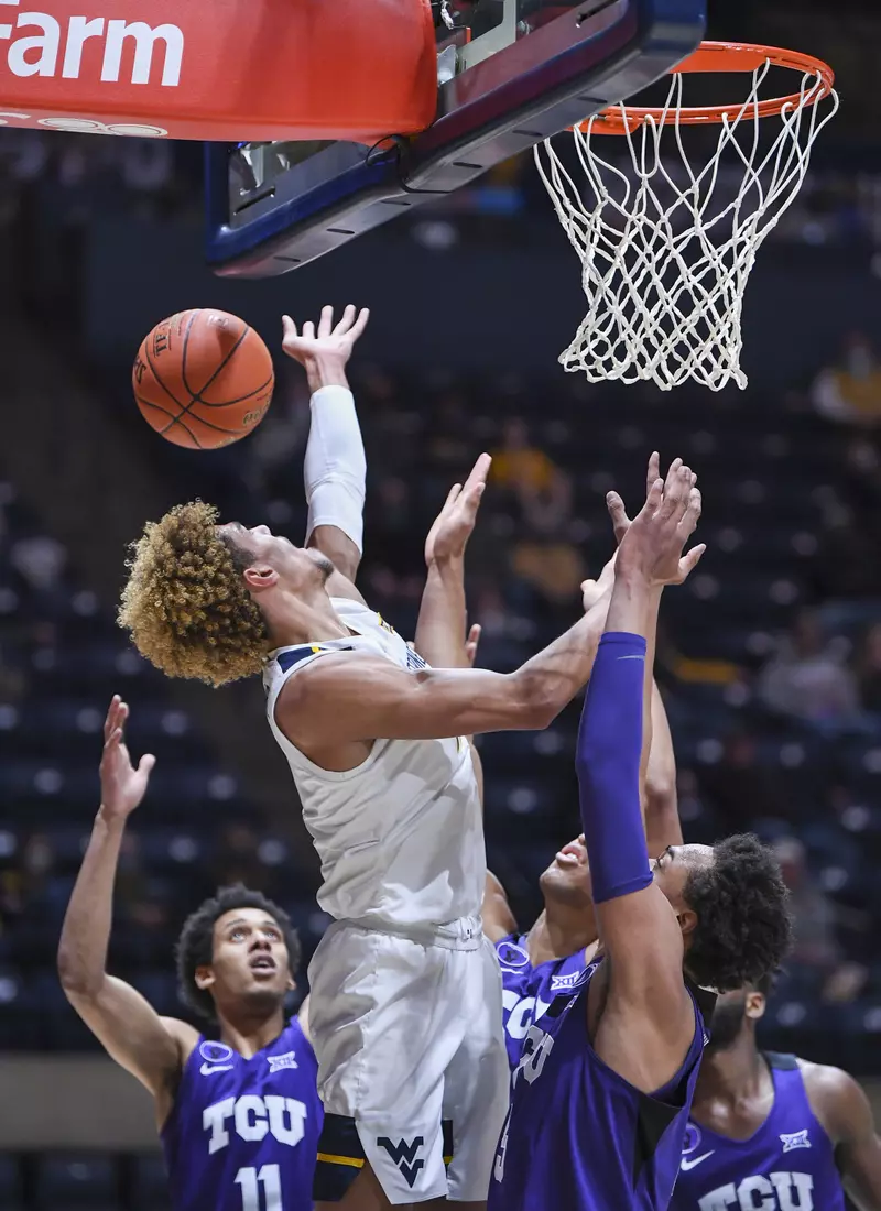 Emmitt Matthews Jr. works under the basket.