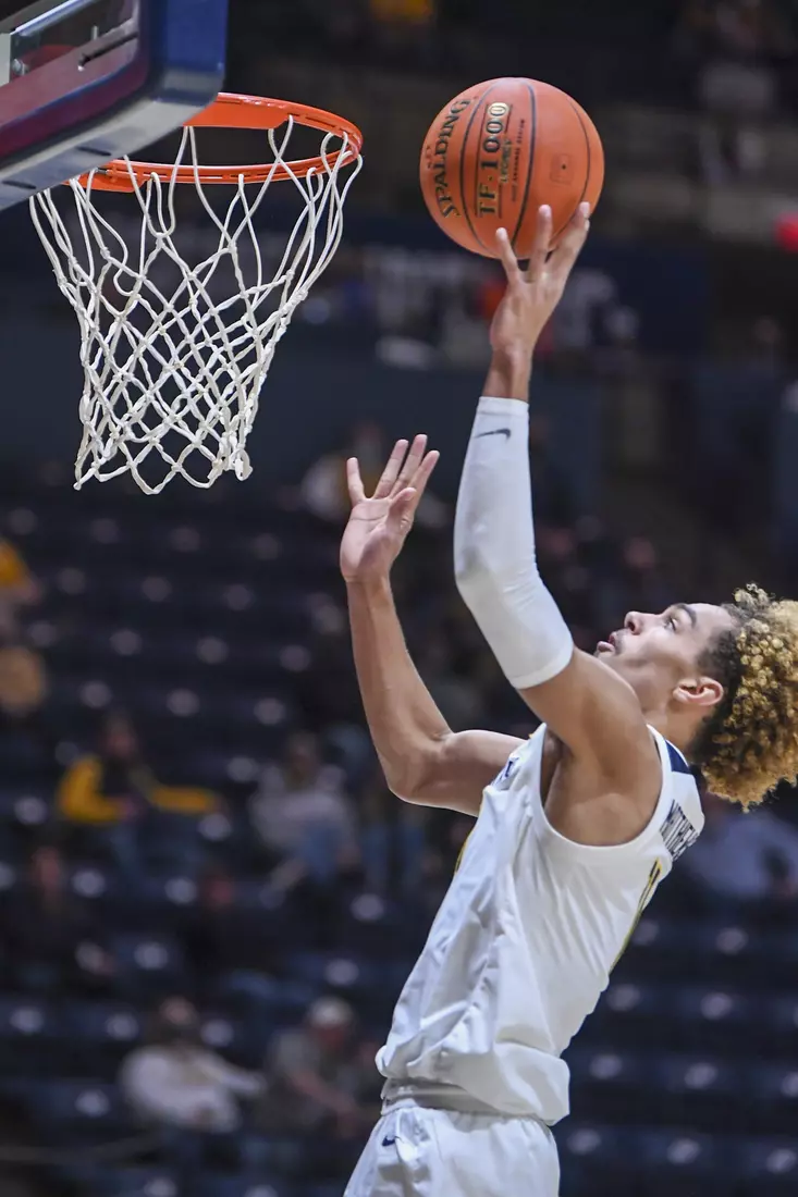 Emmitt Matthews Jr. scores two points.