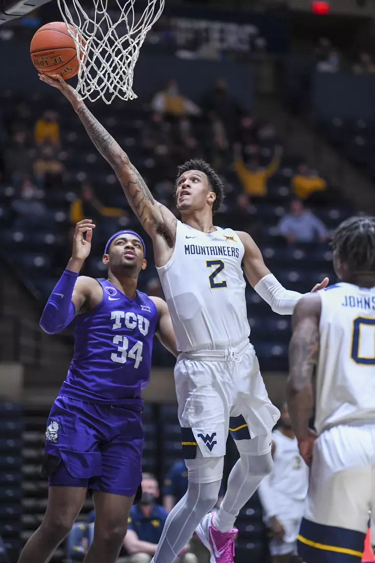 Jalen Bridges scores on the layup.