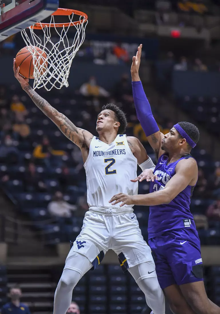 Jalen Bridges scores on the layup.