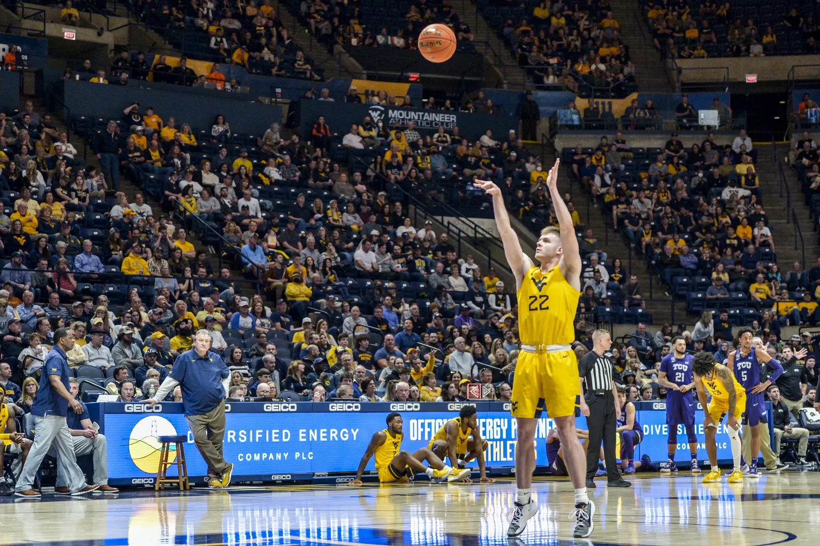 Sean McNeil shoots a technical foul.