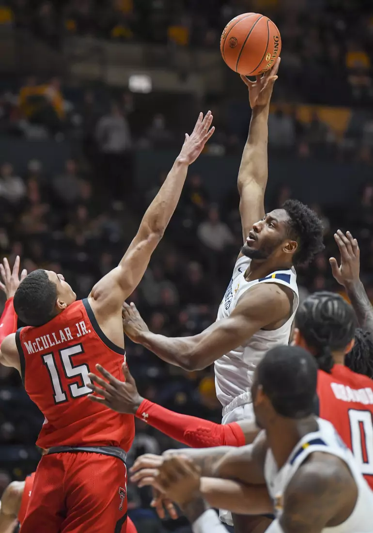 Pauly Paulicap shoots.