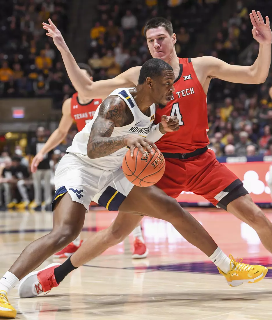 Gabe Osabuohien drives.