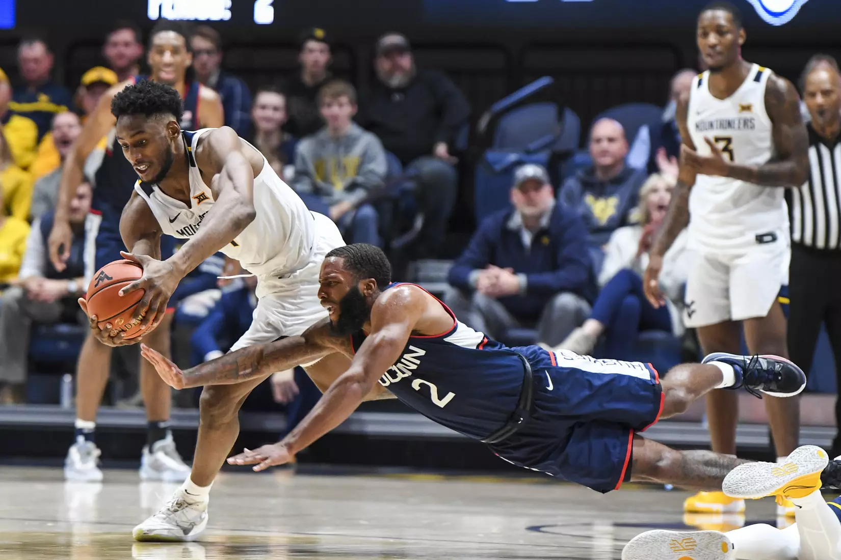 Pauly Paulicap makes a steal.