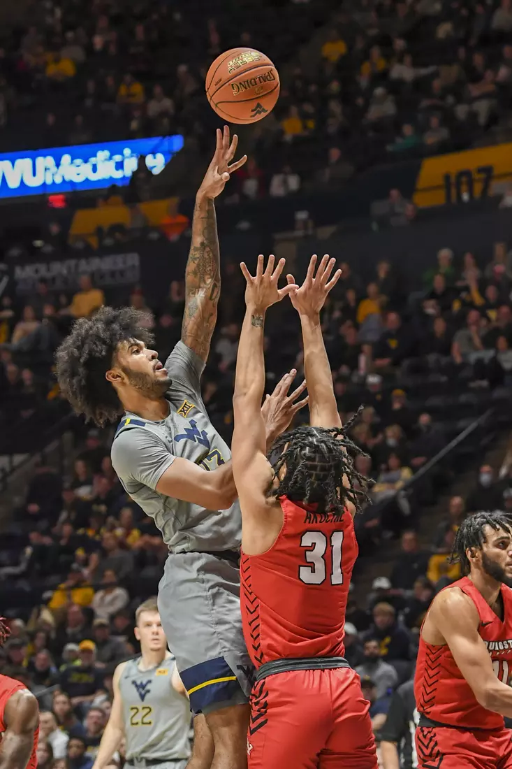 Isaiah Cottrell shoots.