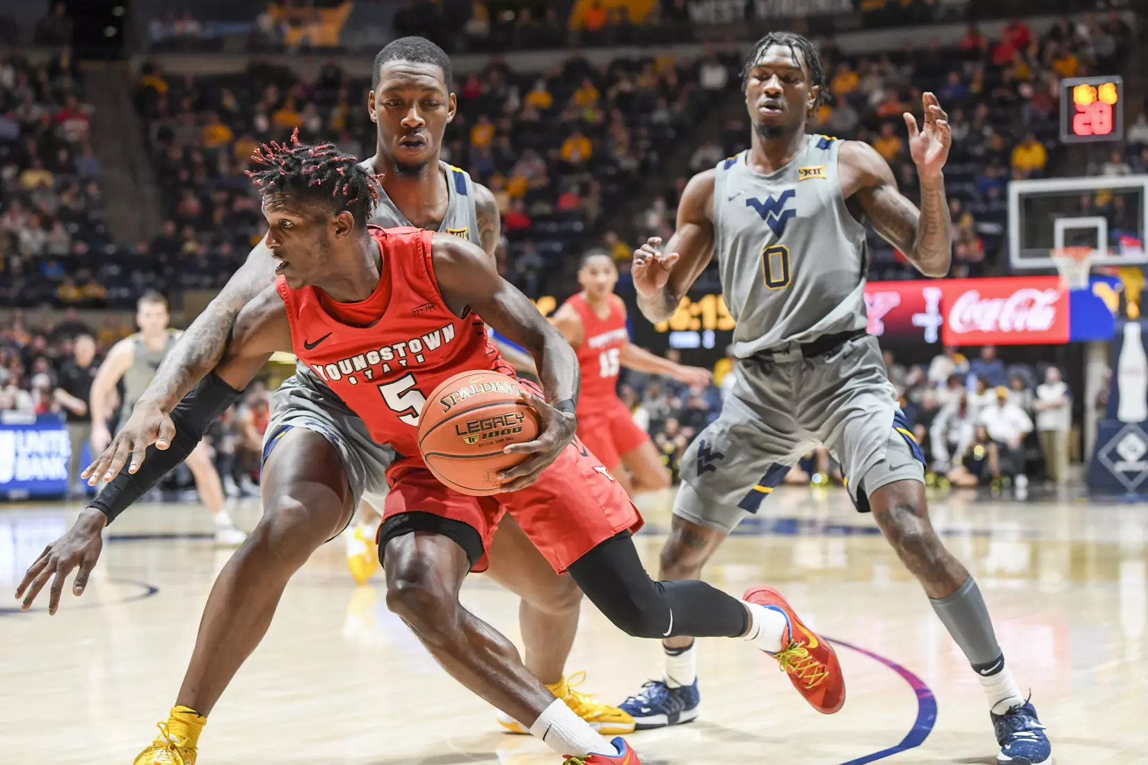 Gabe Osabuohien and Kedrian Johnson defend.