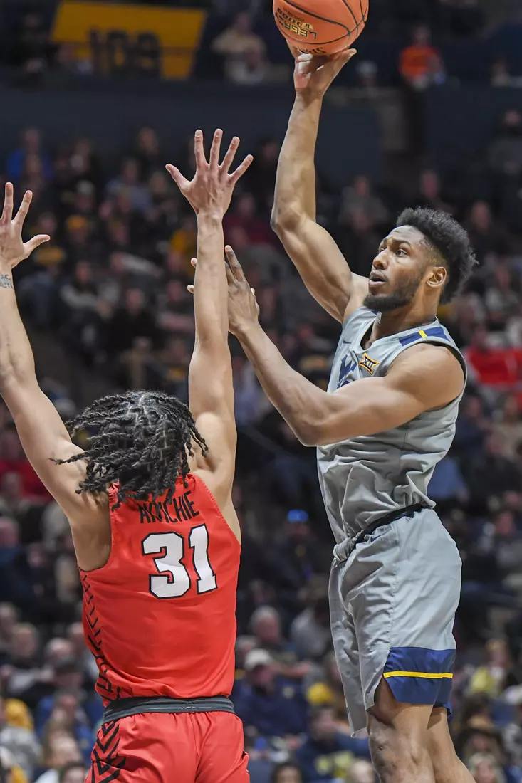 Pauly Paulicap shoots.