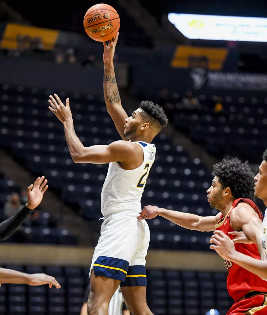 Taj Thweatt scores two points.