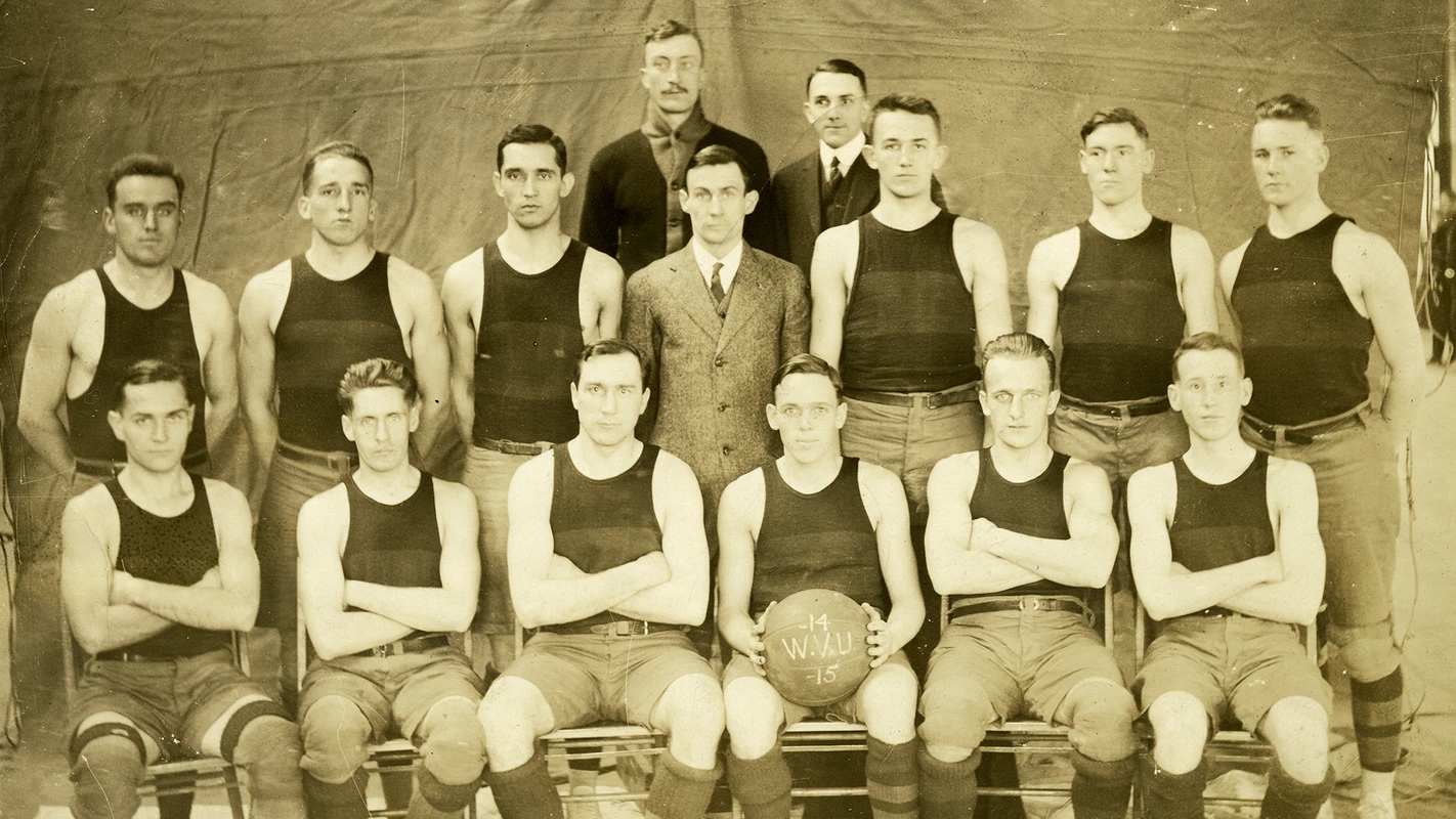 1915 Men's Basketball Team Photo