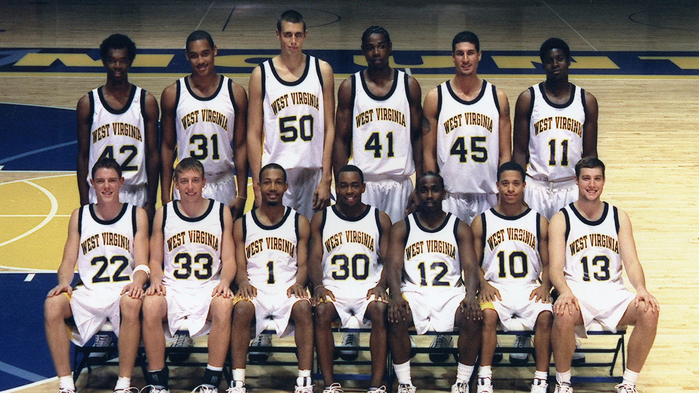 2001 Men's Basketball Team Photo