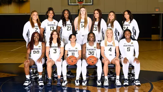 2022-23 Women's Basketball Team Photo