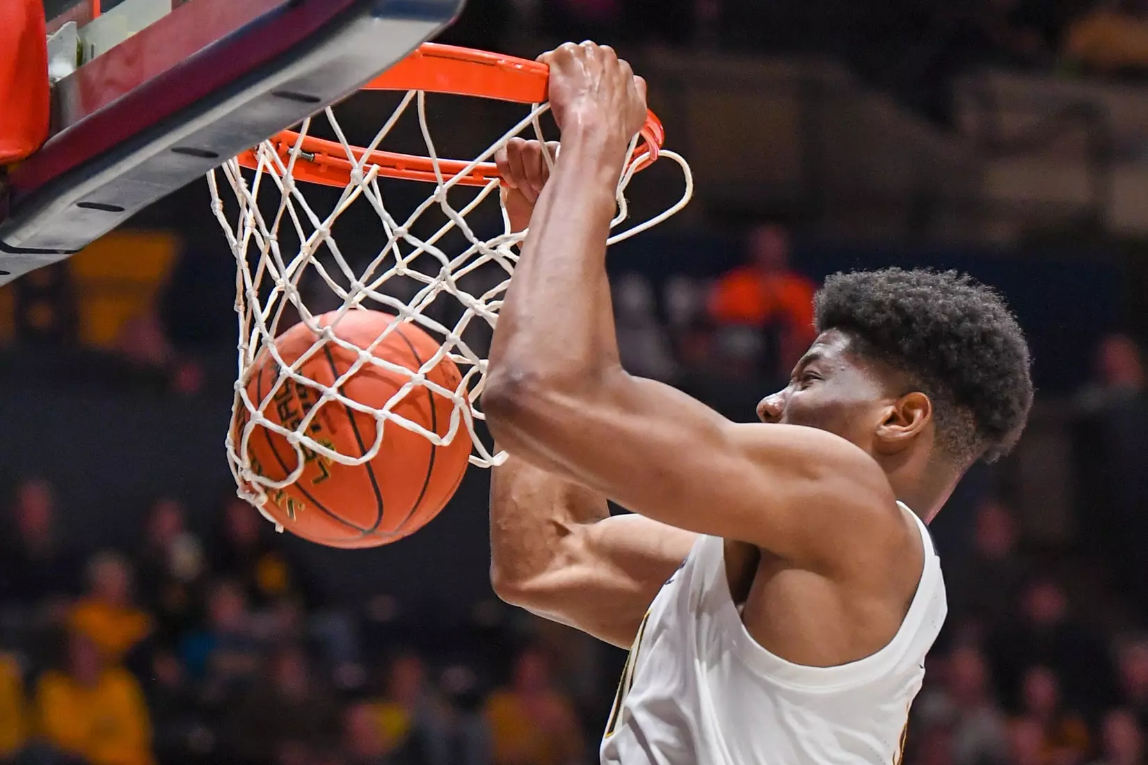 Mohamed Wague slams.