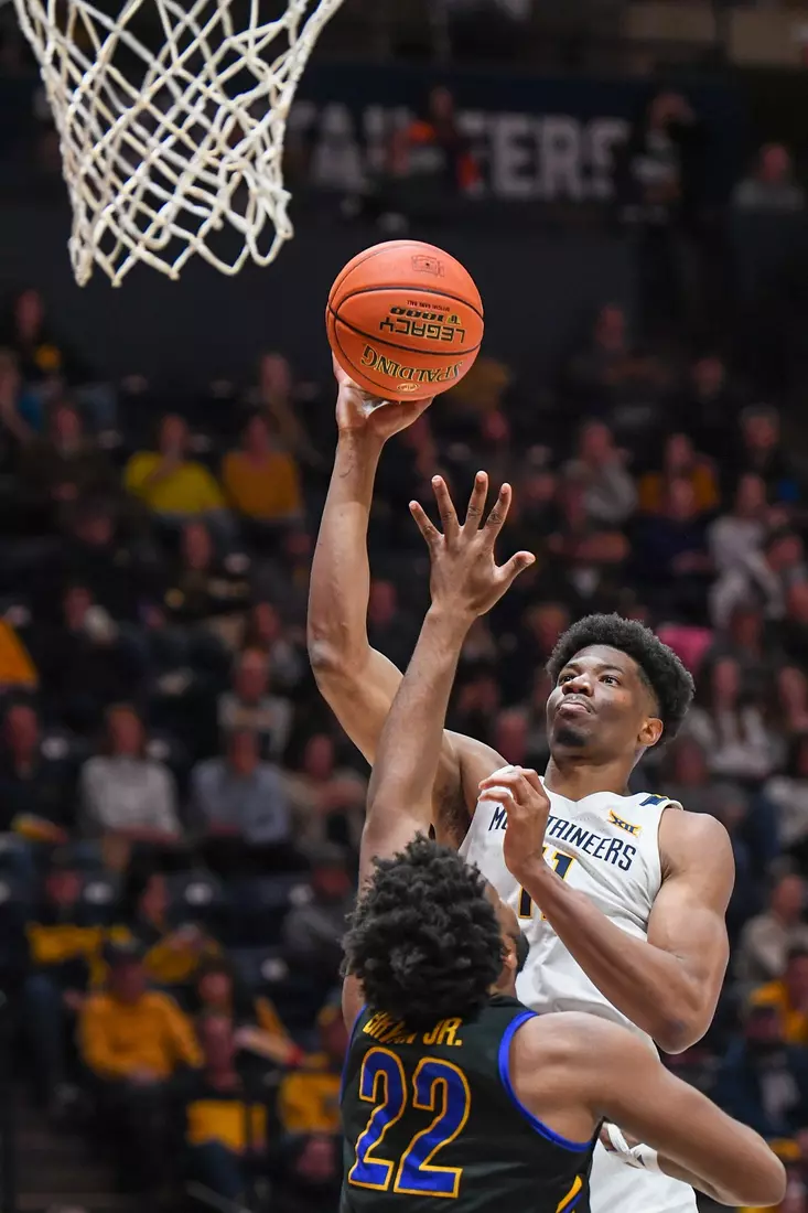 Mohamed Wague scores two points.
